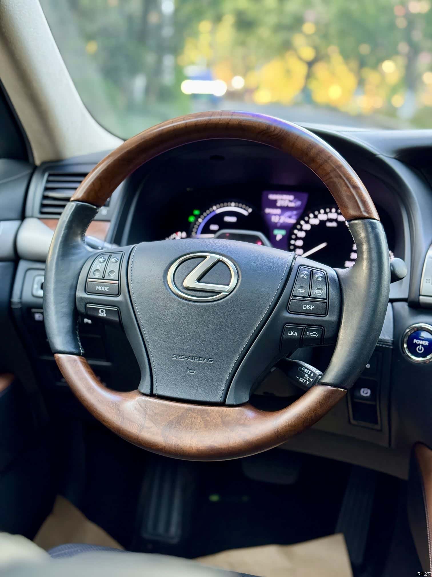Lexus LS, 2013 11