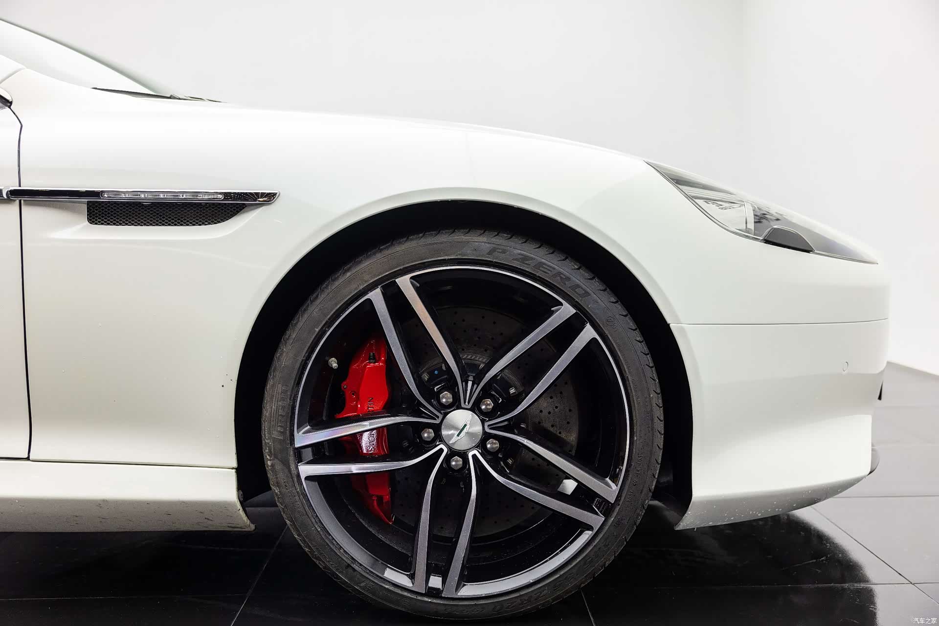 Aston Martin DB9, 2014 3