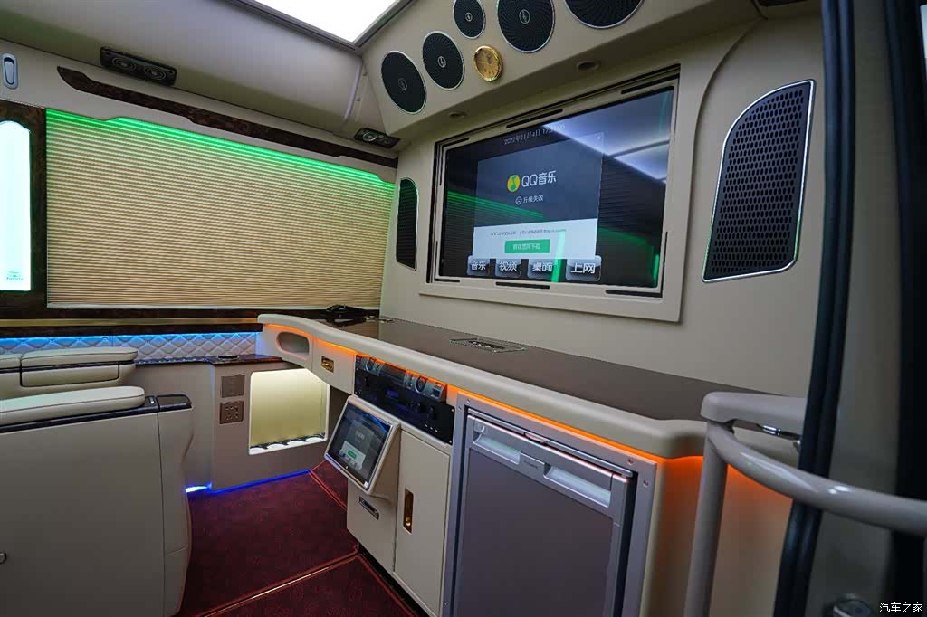 Toyota Coaster, 2018 10