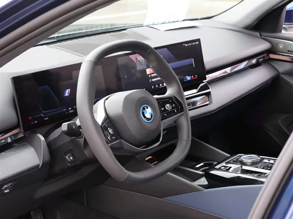 BMW i5