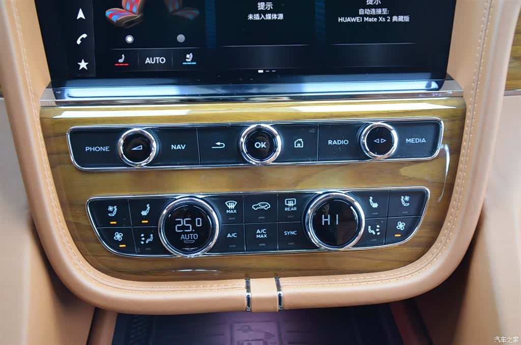 Bentley Bentayga, 2022 10