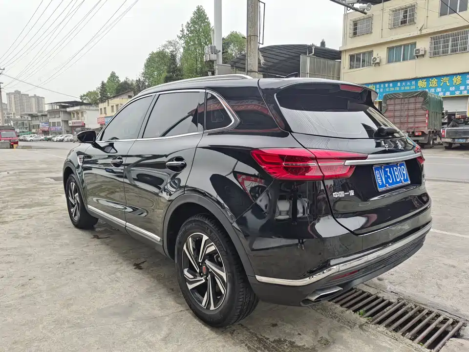 Hongqi HS5