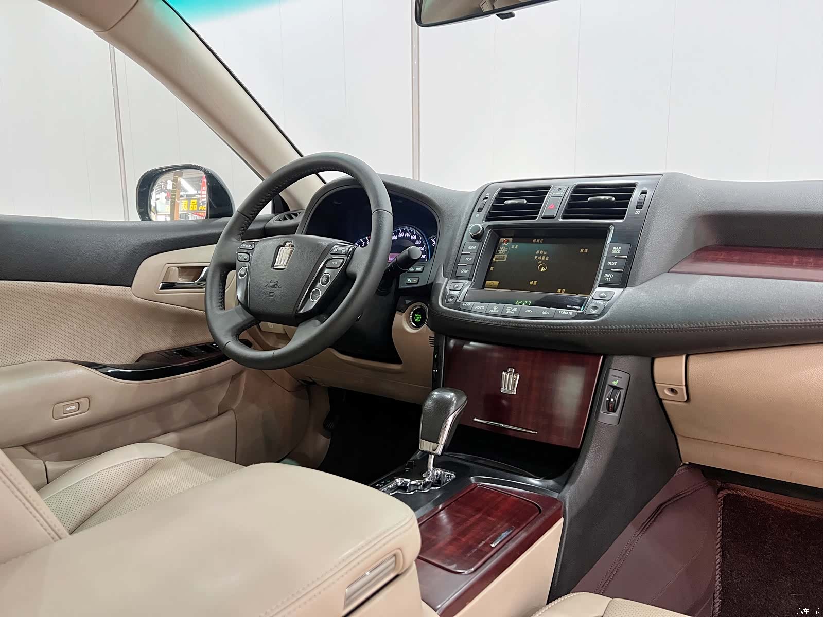 Toyota Crown, 2010 16
