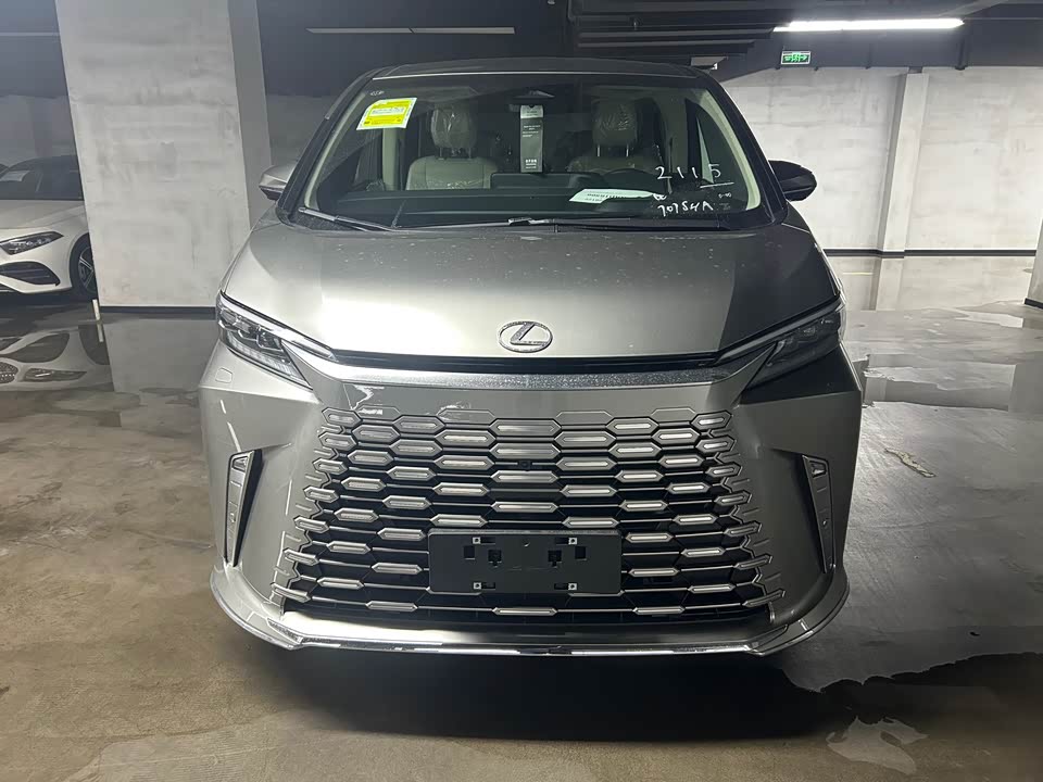 Lexus LM