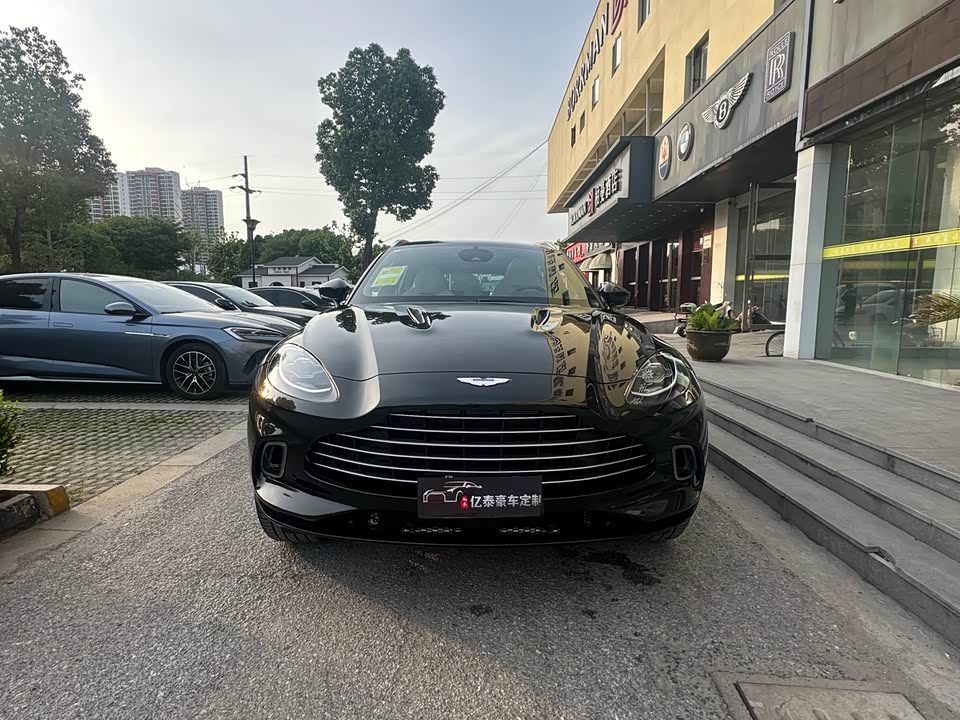 Aston Martin DBX Aston Martin DBX