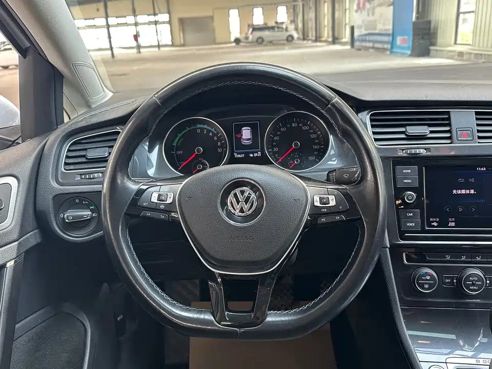 Volkswagen Golf*pure electricity