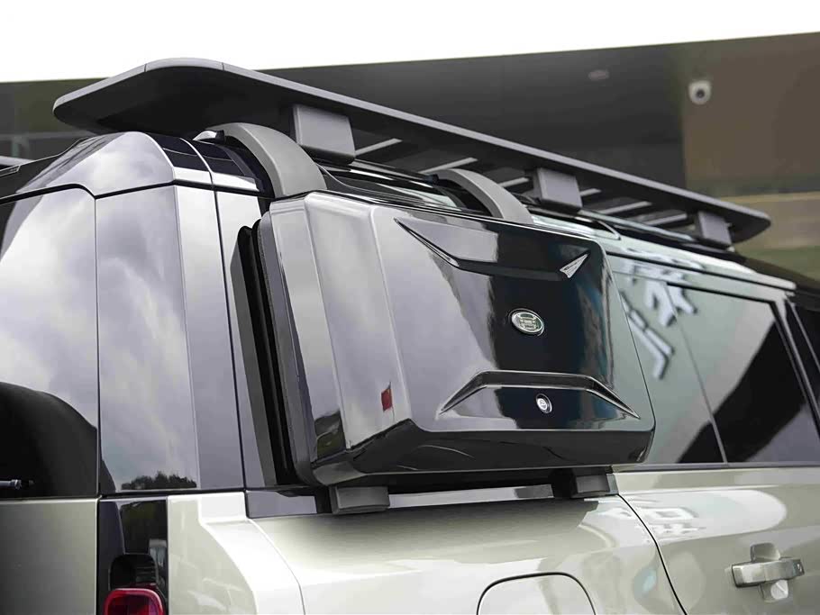 Land Rover guard