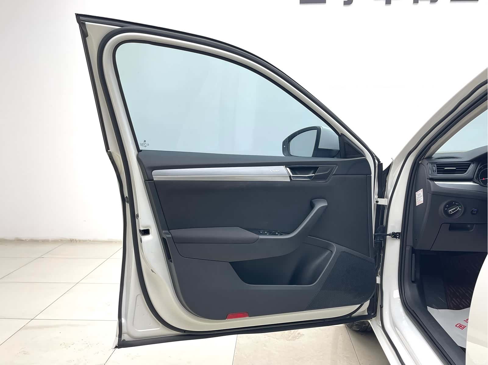 Skoda Superb, 2022 4