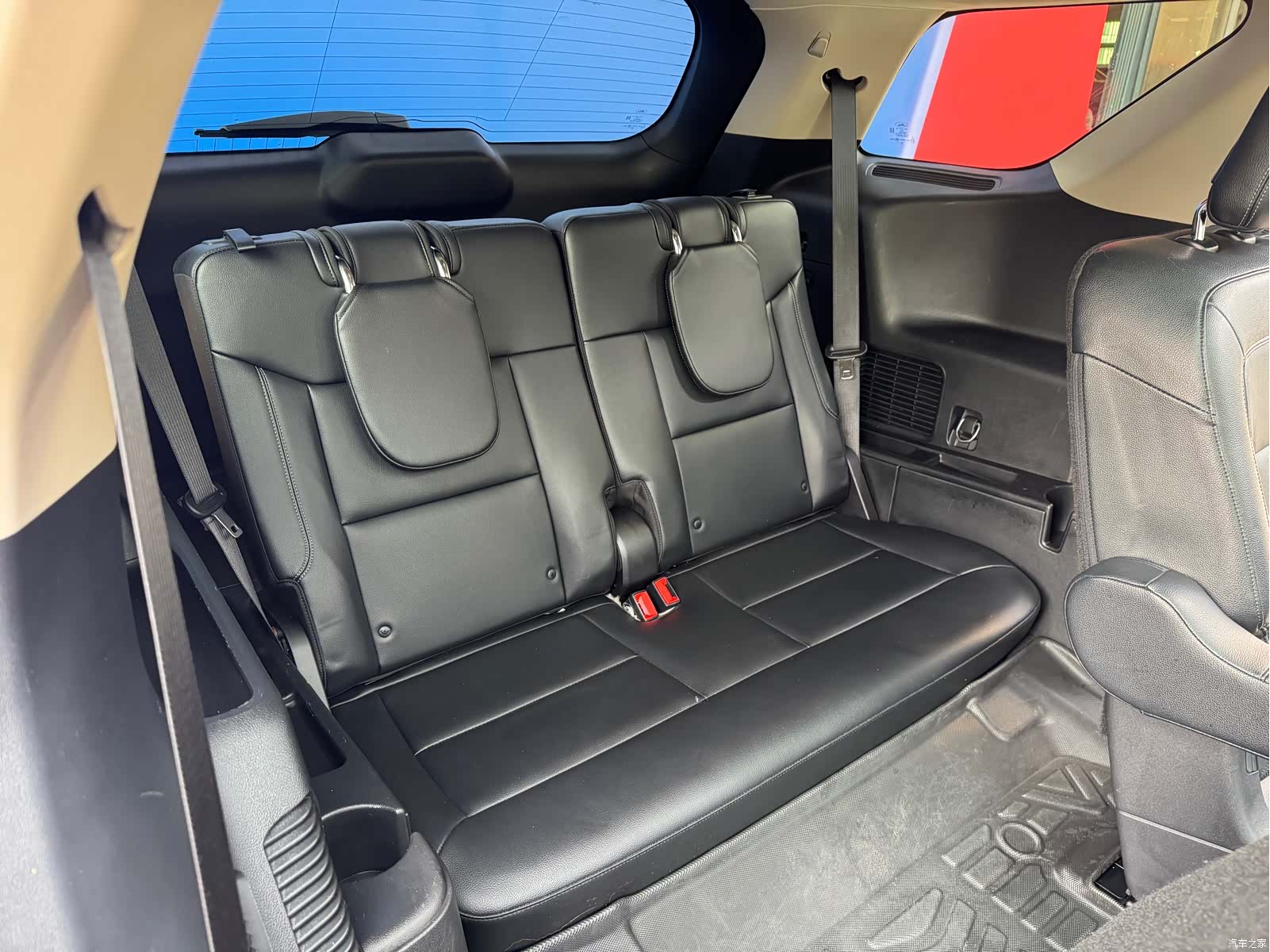 Ford Explorer, 2020 19