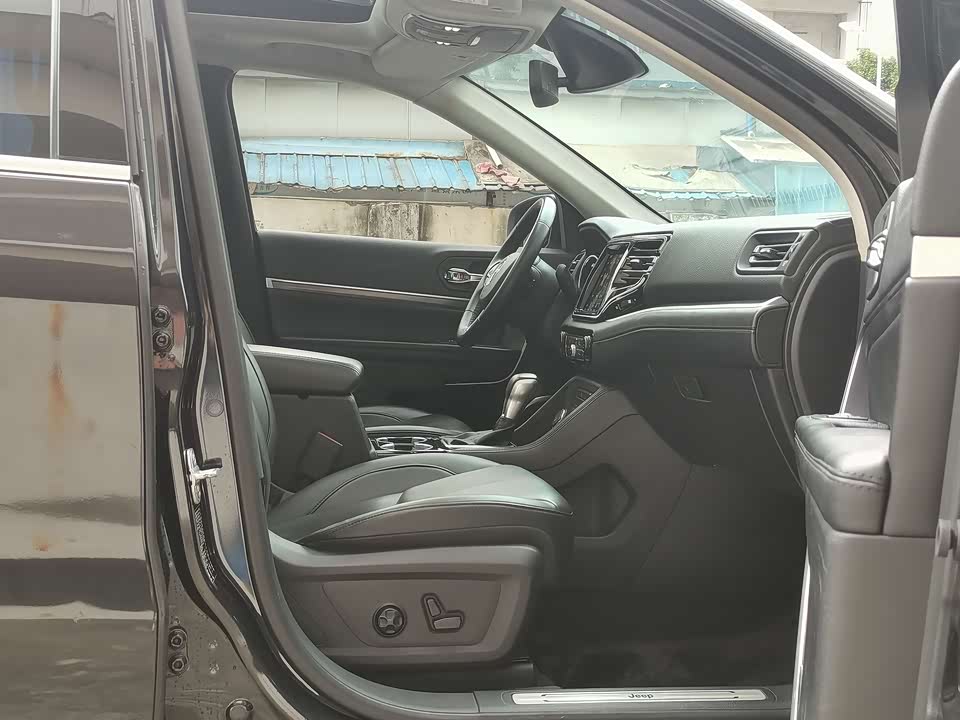 Jeep Grand Commander