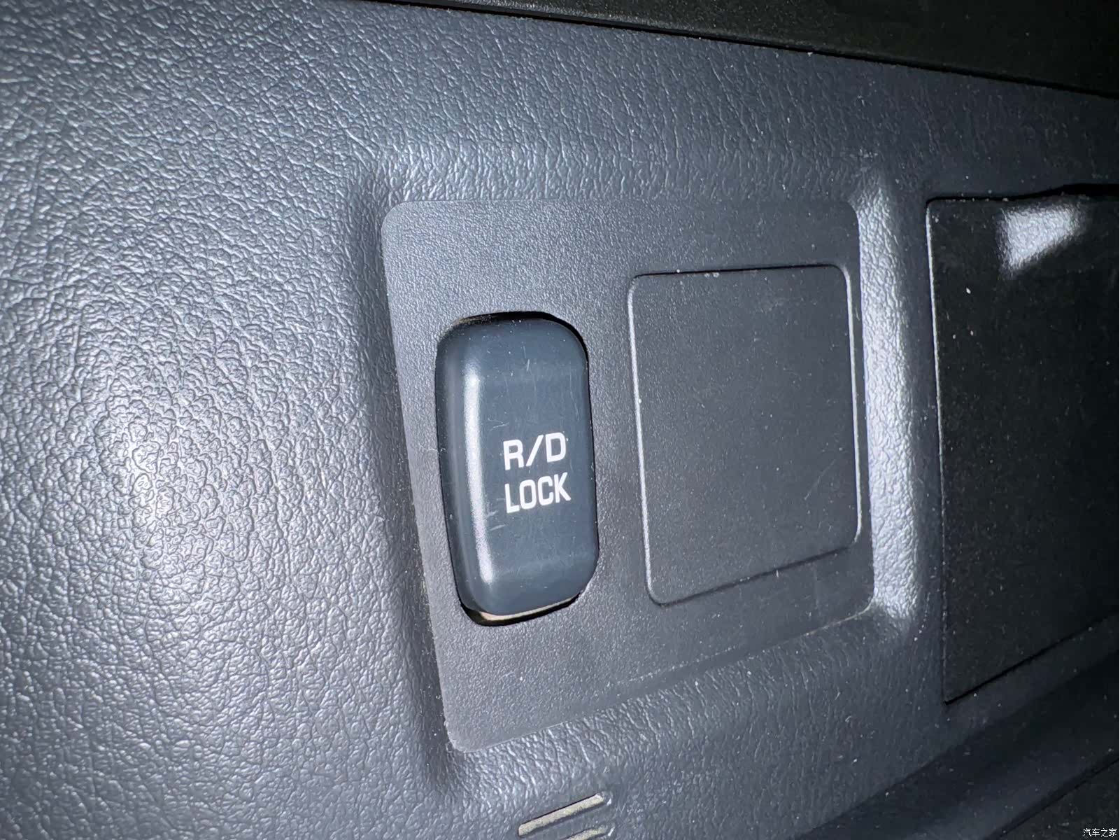Mitsubishi Pajero, 2020 12