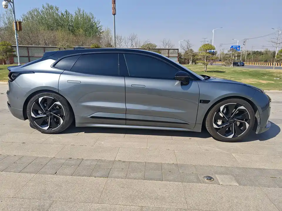 Zeekr 001