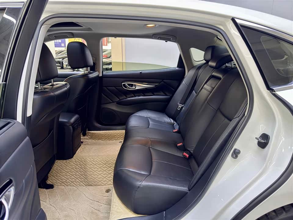 Infiniti Q70 Infiniti Q70