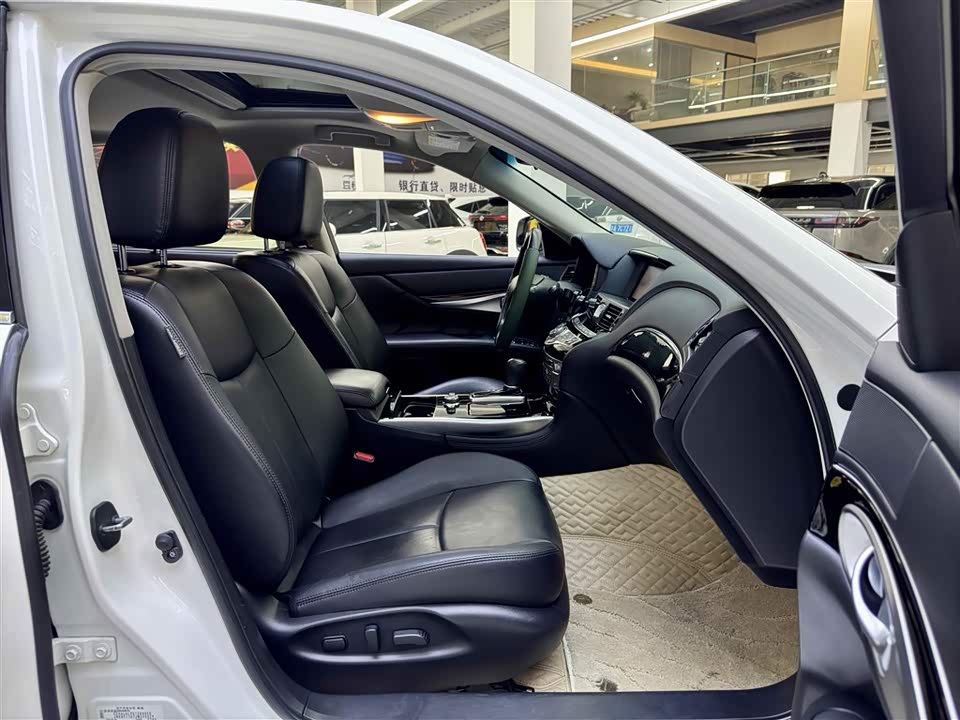 Infiniti Q70 Infiniti Q70