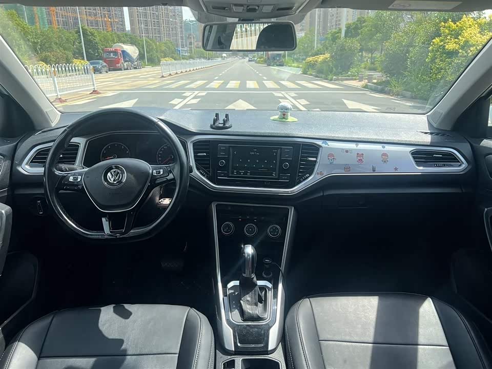 Volkswagen T-ROC exploring Songs
