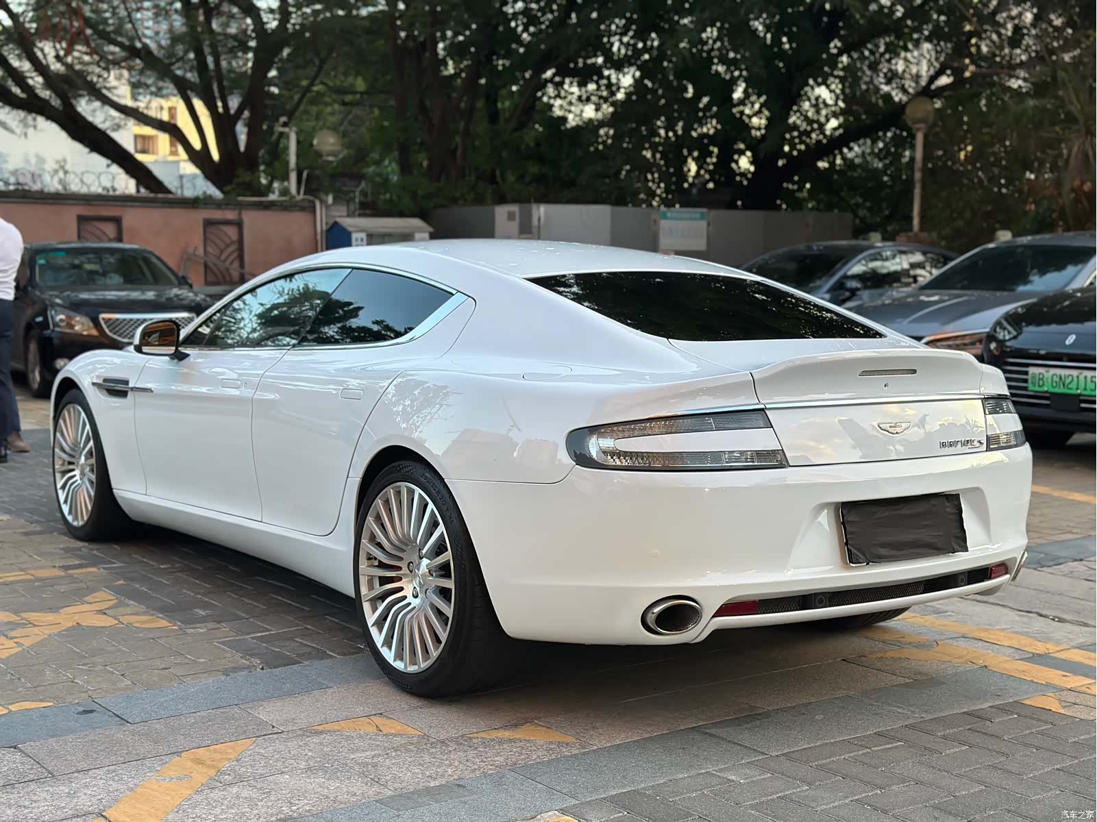 Aston Martin Rapide, 2016 21