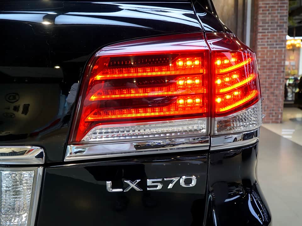 Lexus LX