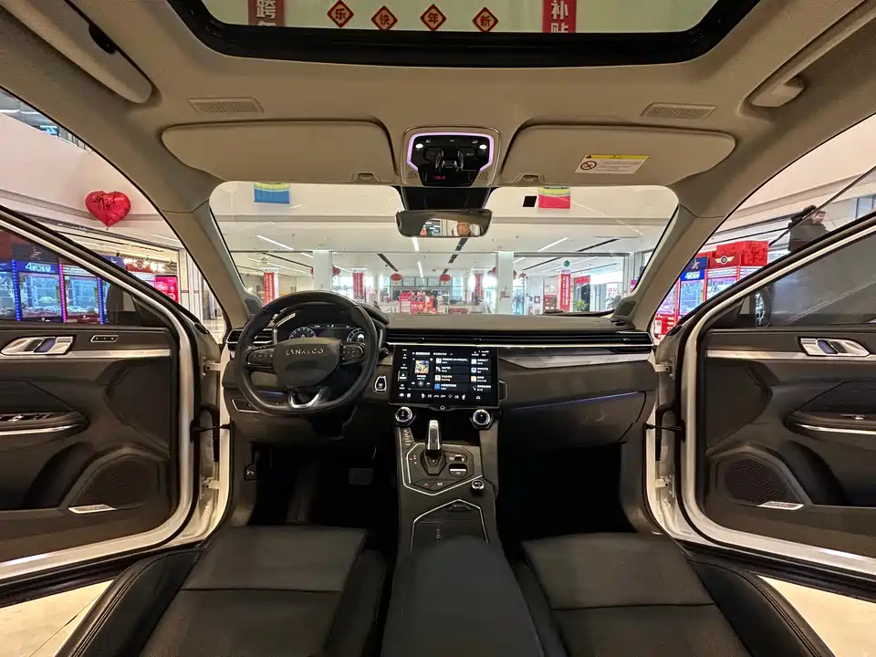 Lynk & Co 01