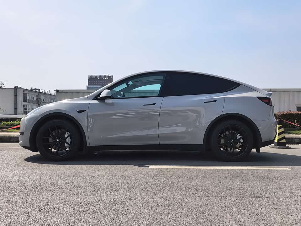 Tesla Model Y Tesla Model Y