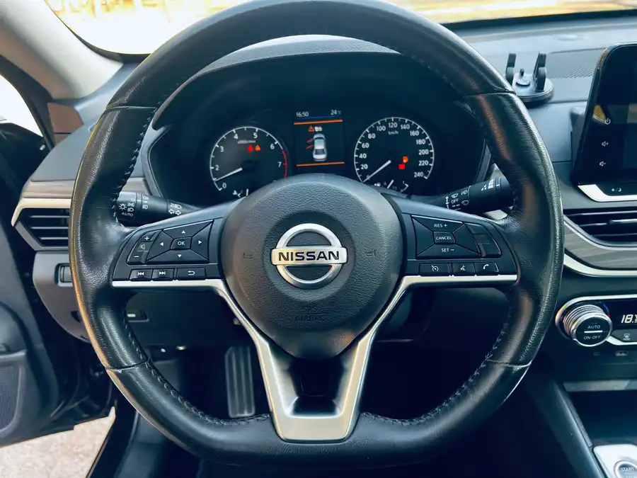 Nissan Altima Nissan Altima