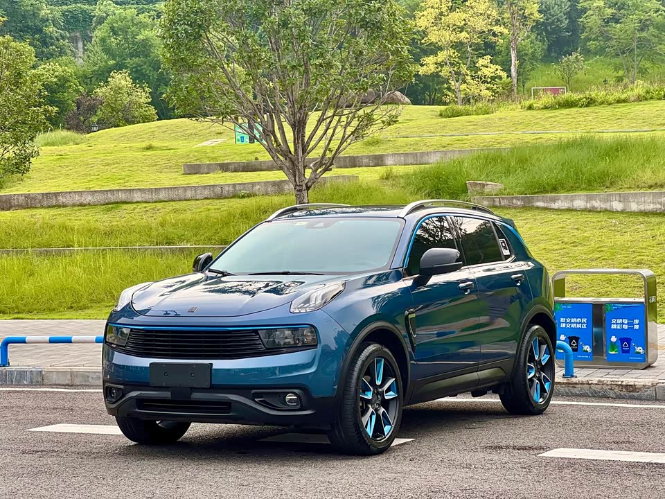 Lynk & Co 01