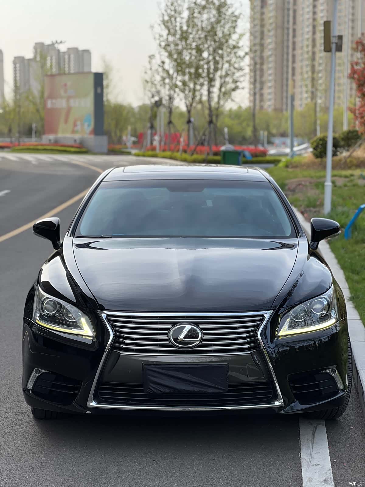 Lexus LS, 2013 1