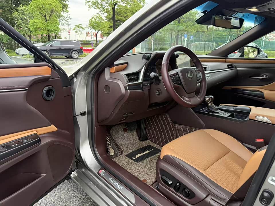 Lexus ES