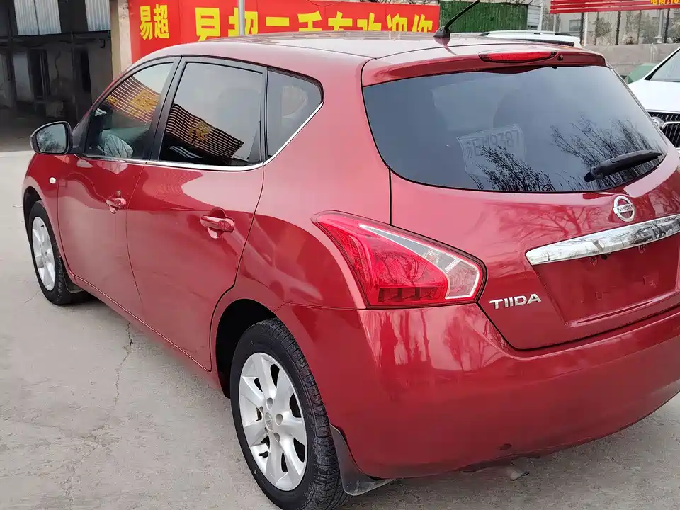 Nissan TIIDA