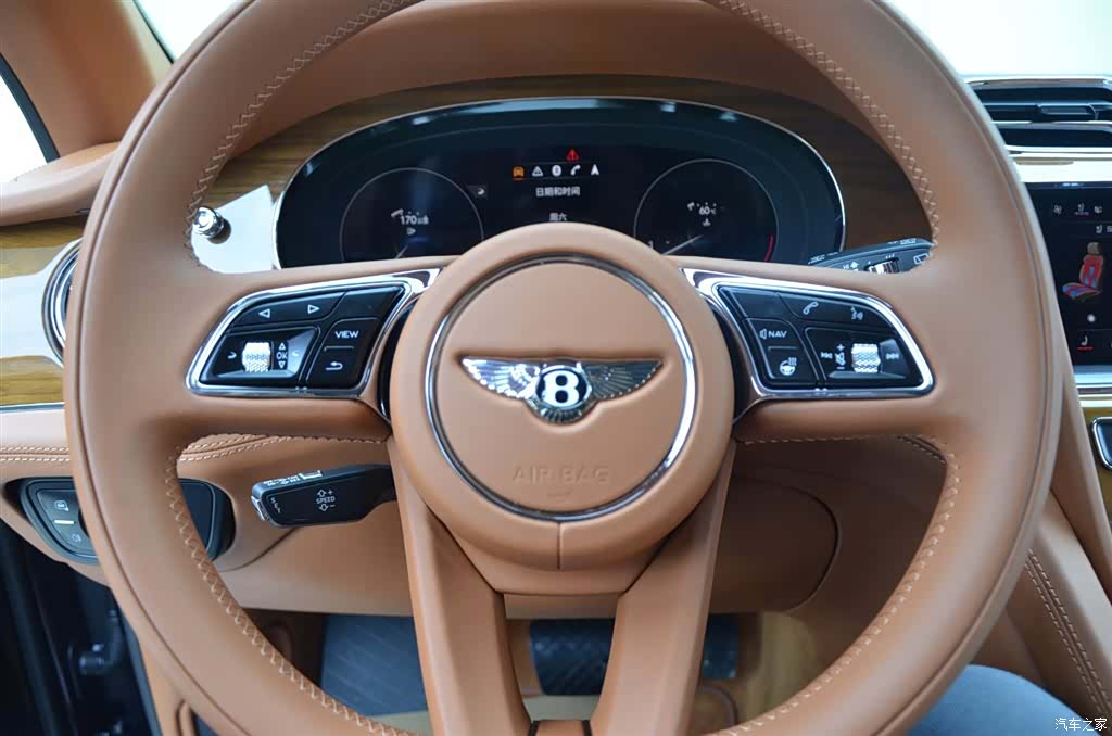 Bentley Bentayga, 2022 8