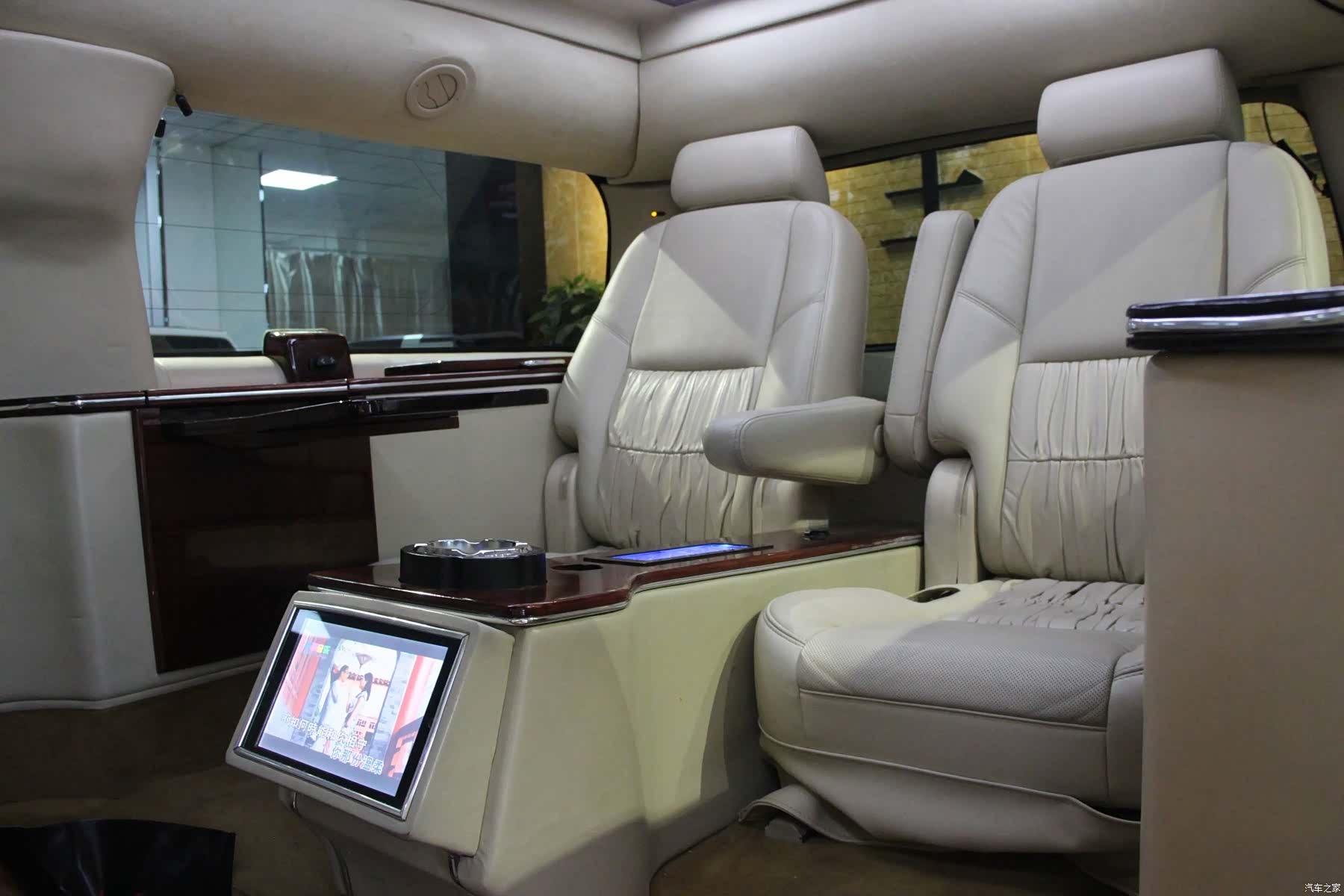 Cadillac Escalade, 2010 12