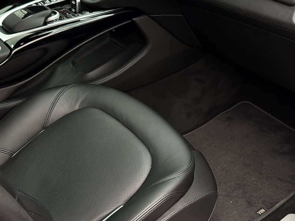 Aston Martin DBX Aston Martin DBX