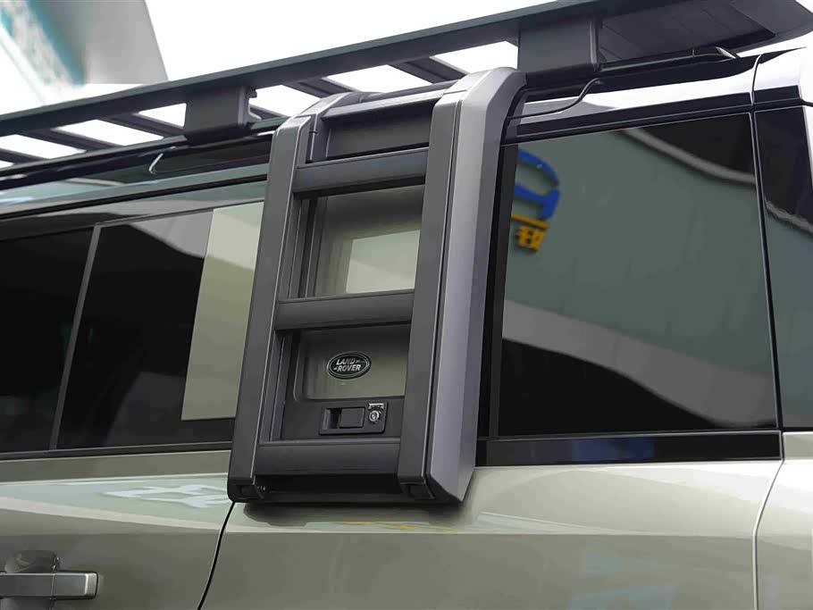 Land Rover guard