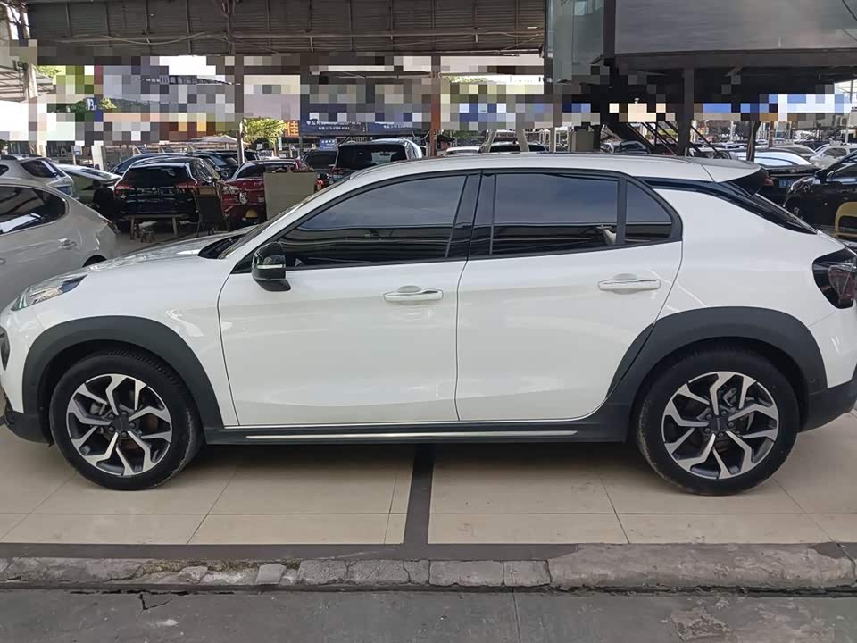 Lynk & Co 02 Lynk & Co 02