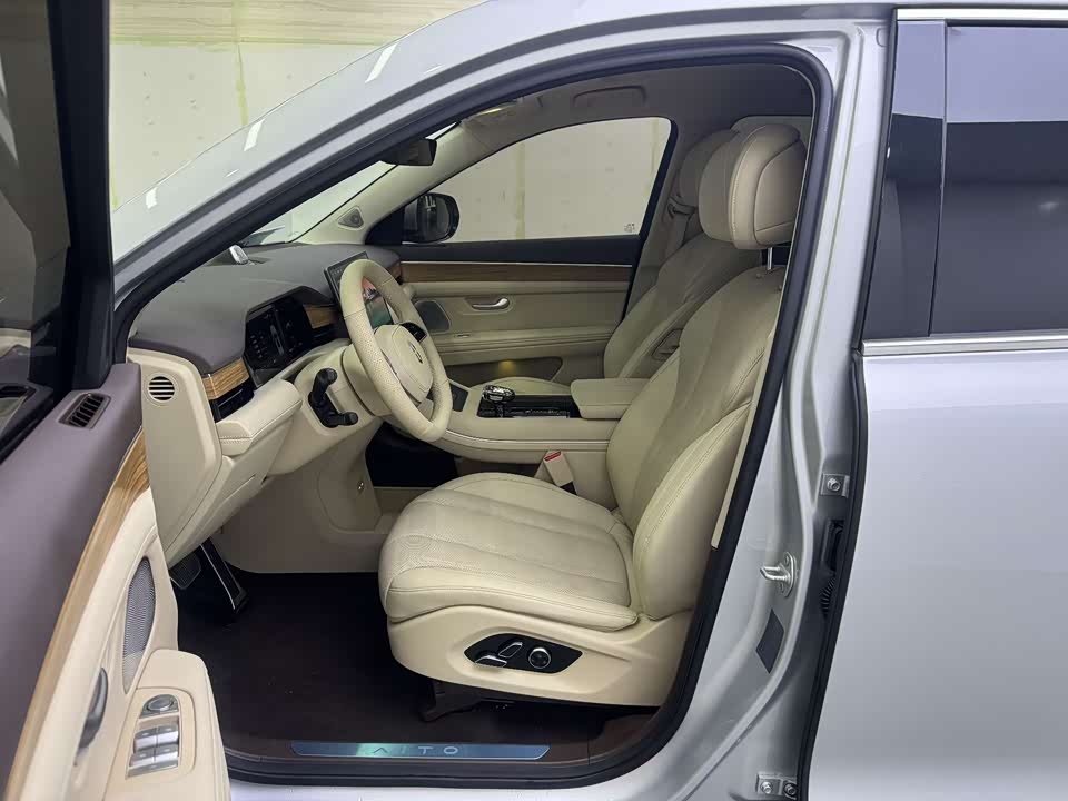 AITO Ask the world M7