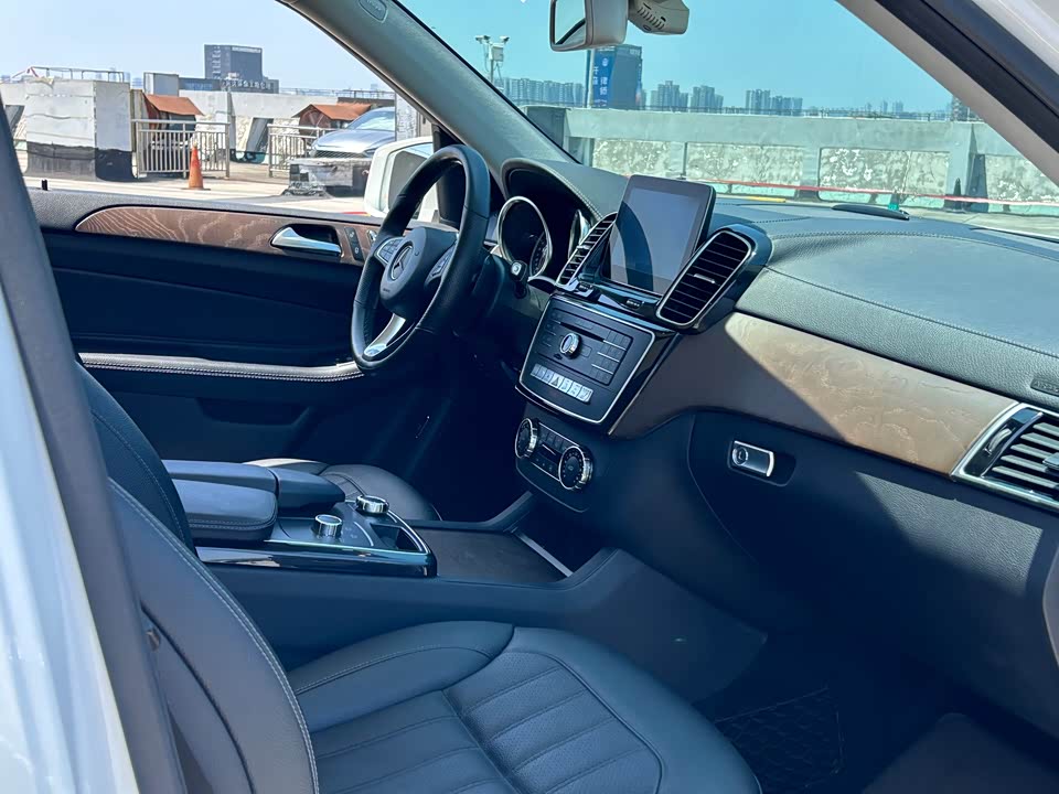 Mercedes-Benz GLE Mercedes-Benz GLE