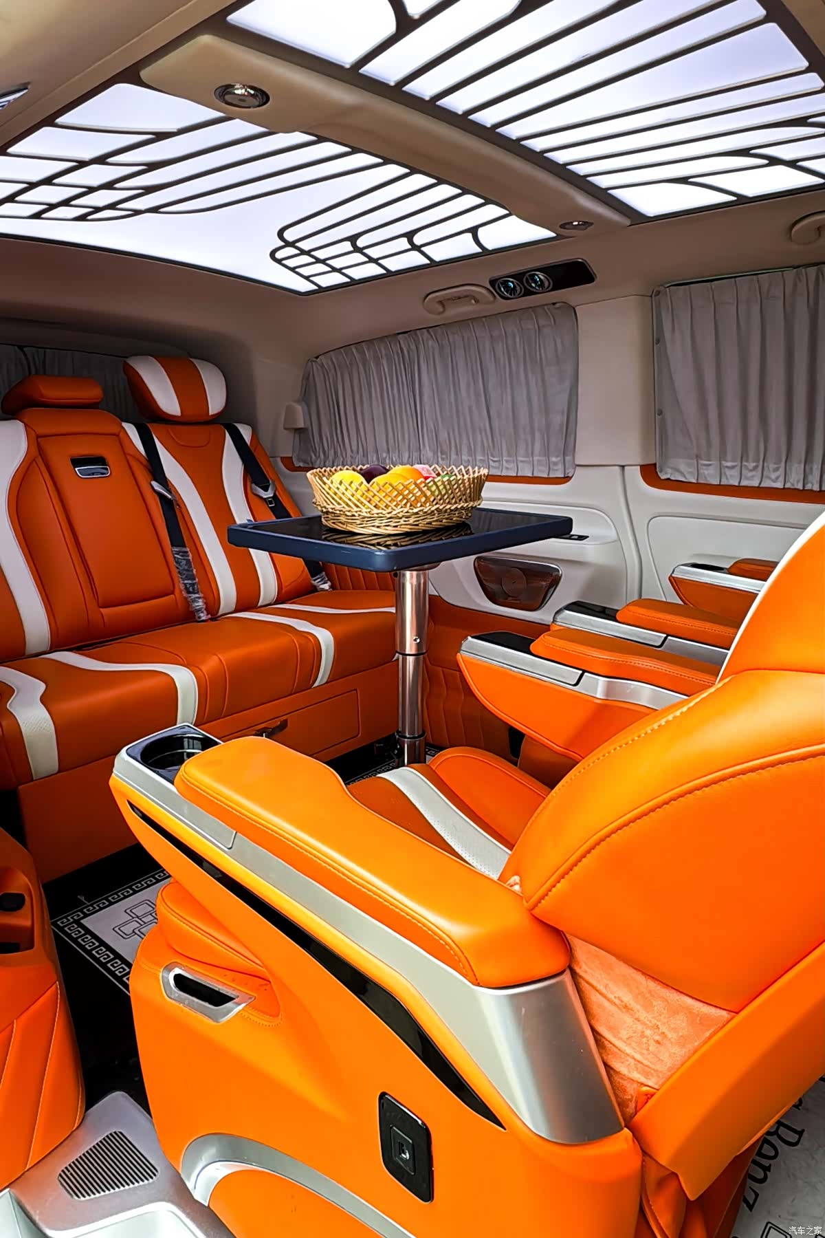 Mercedes-Benz 7, 2024 23