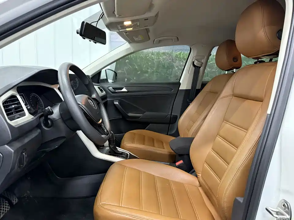 Volkswagen T-ROC exploring Songs