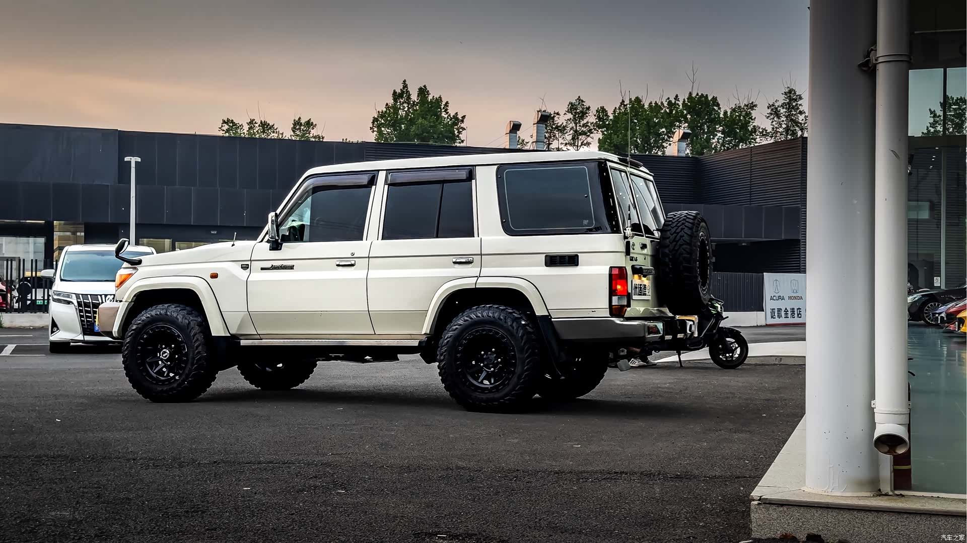 Toyota Land Cruiser, 2012 3
