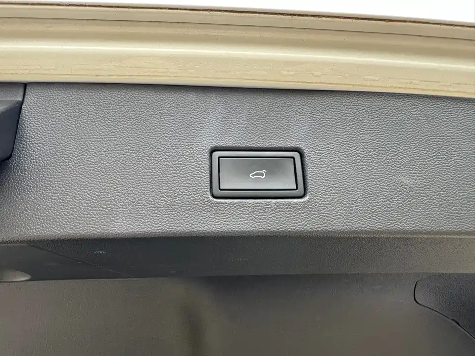 Volkswagen T-ROC exploring Songs