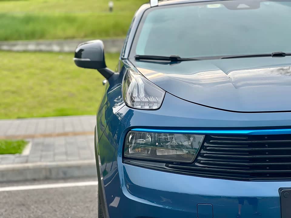Lynk & Co 01