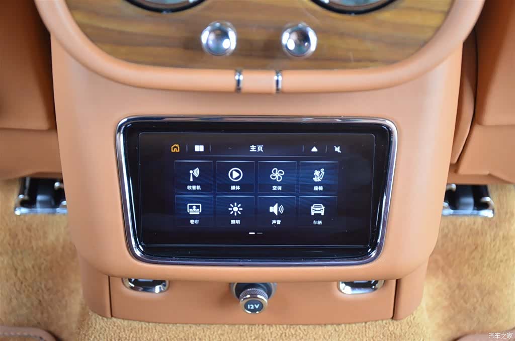 Bentley Bentayga, 2022 14