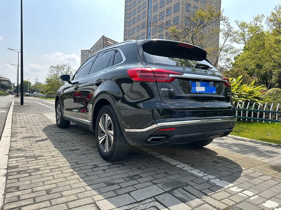 Hongqi HS5