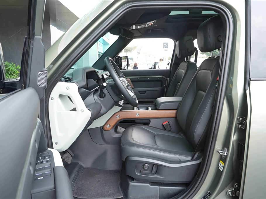 Land Rover guard