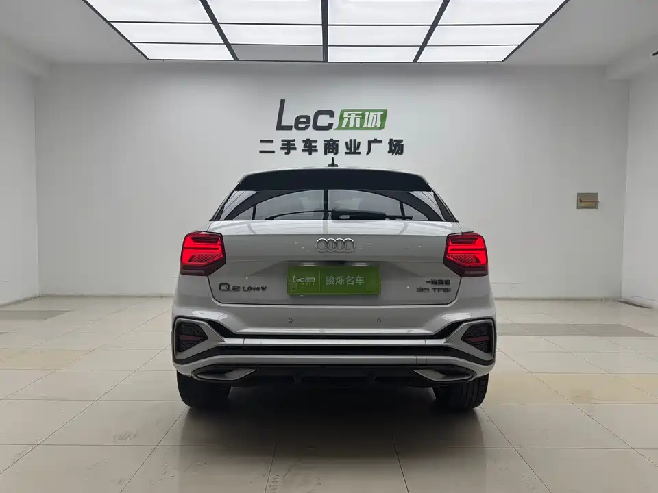 Audi Q2L