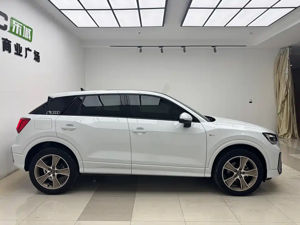 Audi Q2L