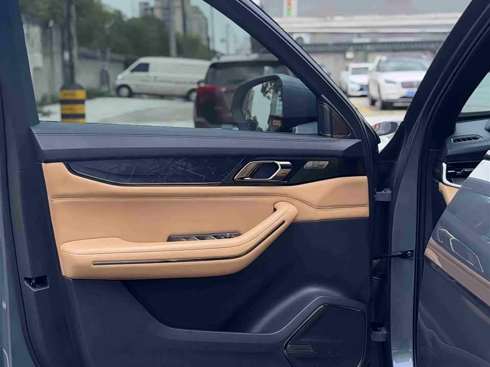 Lynk & Co 09