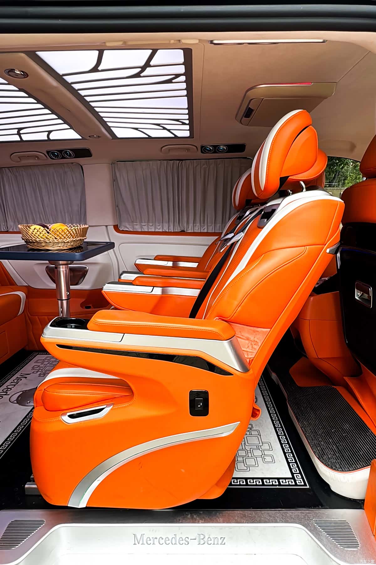 Mercedes-Benz 7, 2024 21