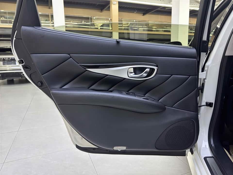 Infiniti Q70 Infiniti Q70