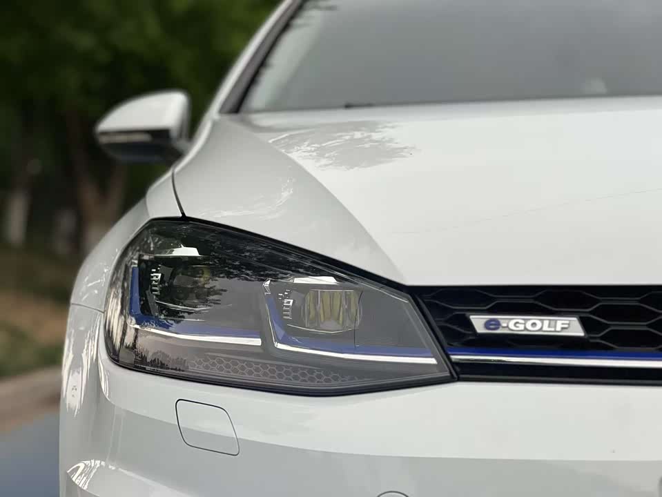 Volkswagen Golf*pure electricity