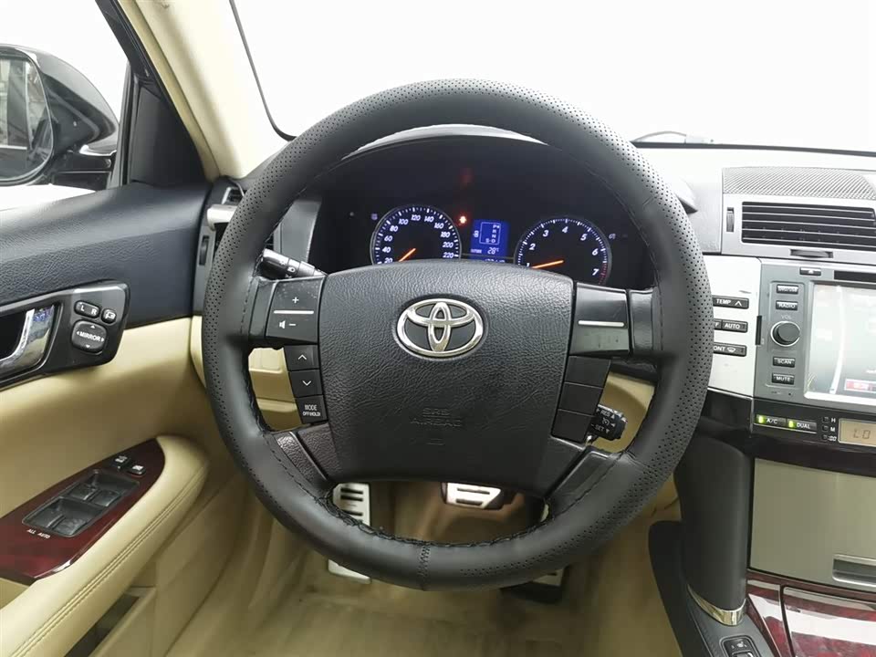Toyota Reiz